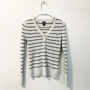 V-Neck, long-sleeved, sweater with button detail